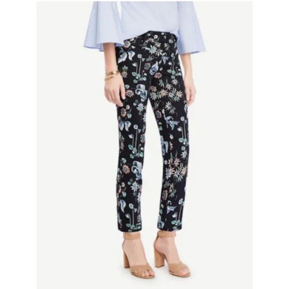 Ann Taylor Cropped Pants Size 4 Devin Fit Slim Navy Floral Office Preppy NWT - Picture 1 of 9
